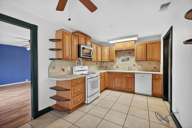 2600 Connie Dr, Sacramento, CA 95815