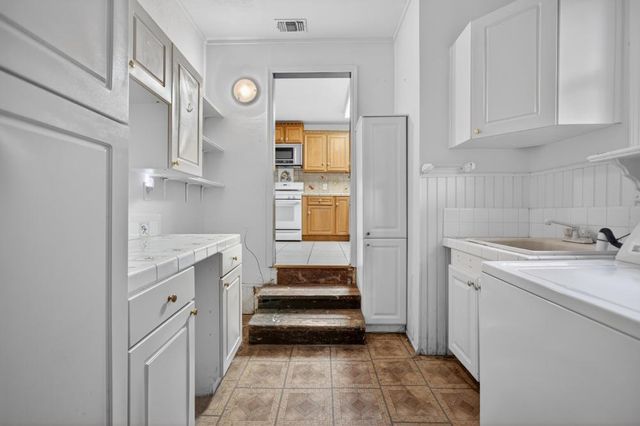 2600 Connie Dr, Sacramento, CA 95815