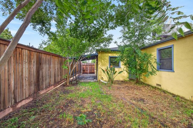 2600 Connie Dr, Sacramento, CA 95815