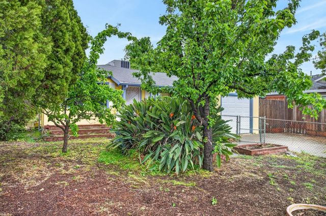 2600 Connie Dr, Sacramento, CA 95815