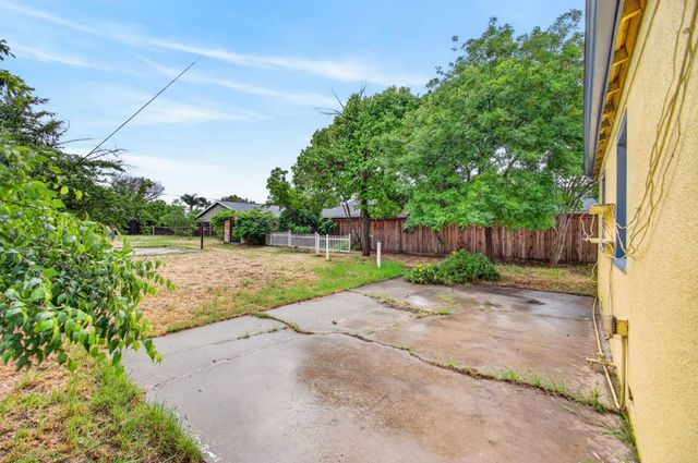 2600 Connie Dr, Sacramento, CA 95815