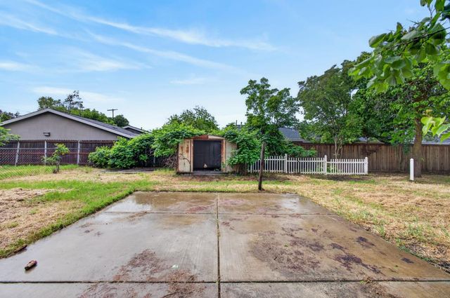 2600 Connie Dr, Sacramento, CA 95815