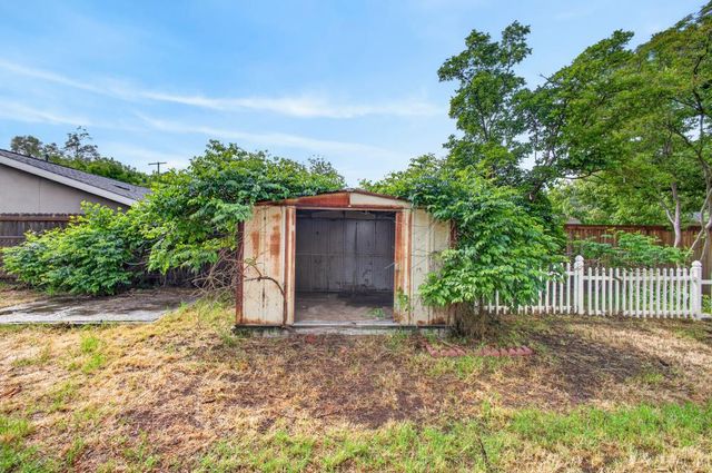 2600 Connie Dr, Sacramento, CA 95815