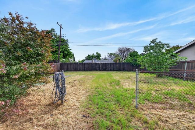 2600 Connie Dr, Sacramento, CA 95815