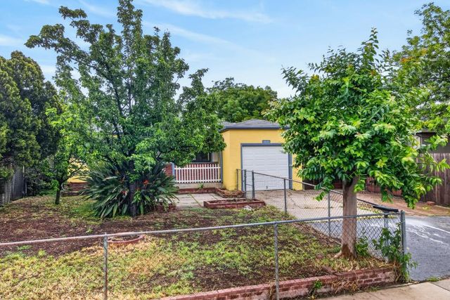 2600 Connie Dr, Sacramento, CA 95815