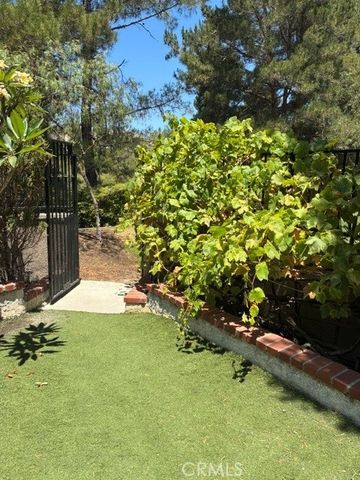 27911 Freeport, Mission Viejo, CA 92692