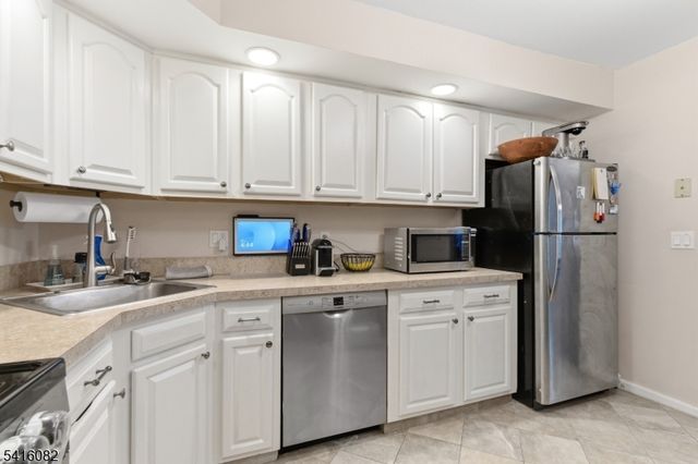 3203 French Dr, Bridgewater Twp., NJ 08807