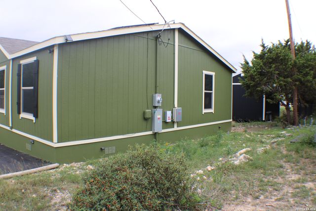1824 Live Oak Dr, Canyon Lake, TX 78133