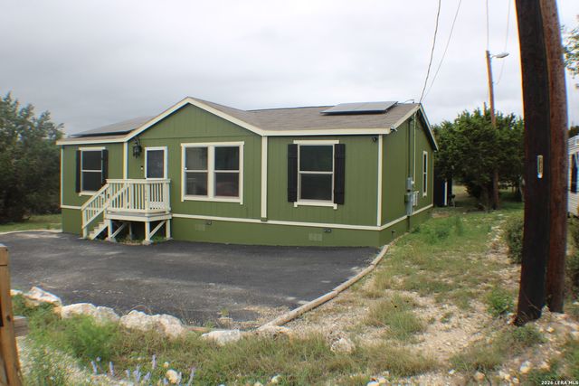 1824 Live Oak Dr, Canyon Lake, TX 78133