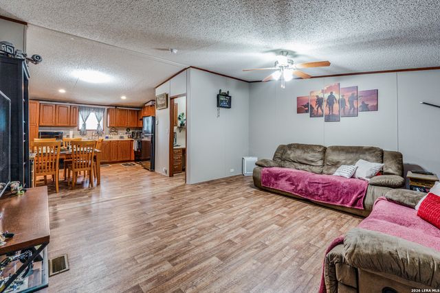 1824 Live Oak Dr, Canyon Lake, TX 78133