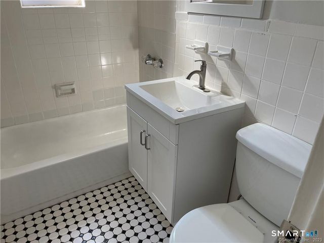 50 Mencel Circle C, Bridgeport, CT 06610