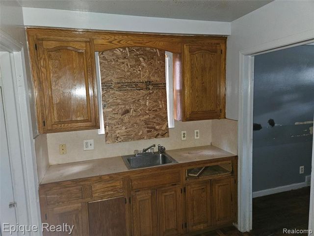 6166 Farmbrook Street, Detroit, MI 48224