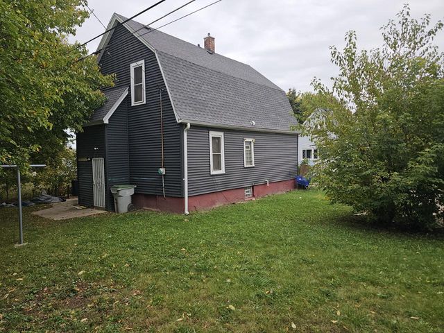 1526 W Groeling AVENUE, Milwaukee, WI 53206