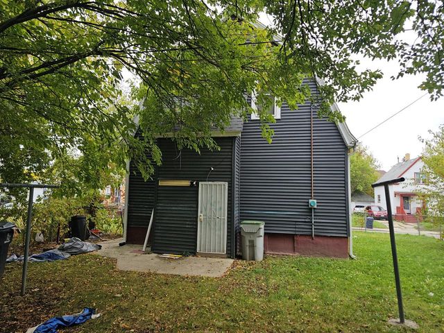 1526 W Groeling AVENUE, Milwaukee, WI 53206