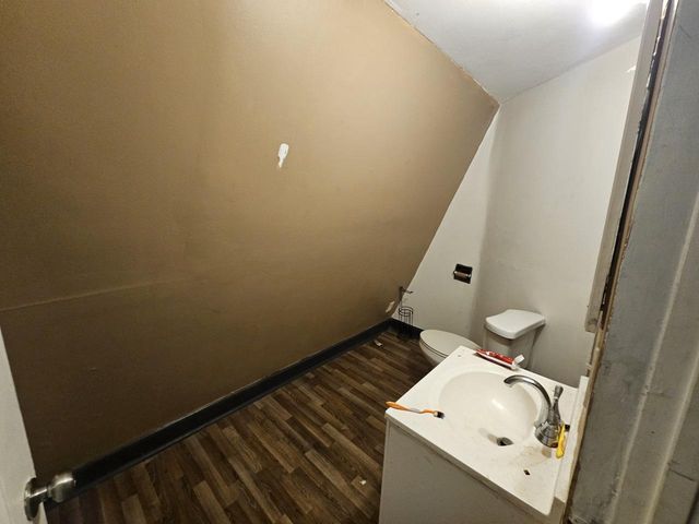 1526 W Groeling AVENUE, Milwaukee, WI 53206