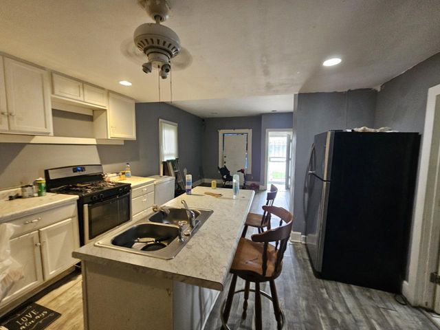 1526 W Groeling AVENUE, Milwaukee, WI 53206