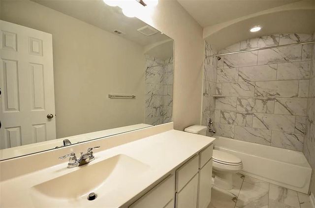 2211 Bright Sunrise Trail, Fresno, TX 77545