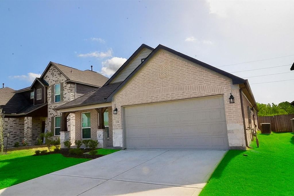 2211 Bright Sunrise Trail, Fresno, TX 77545