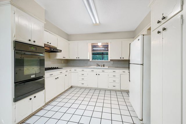 205 N Union Street, Whitesboro, TX 76273