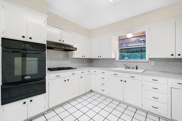 205 N Union Street, Whitesboro, TX 76273