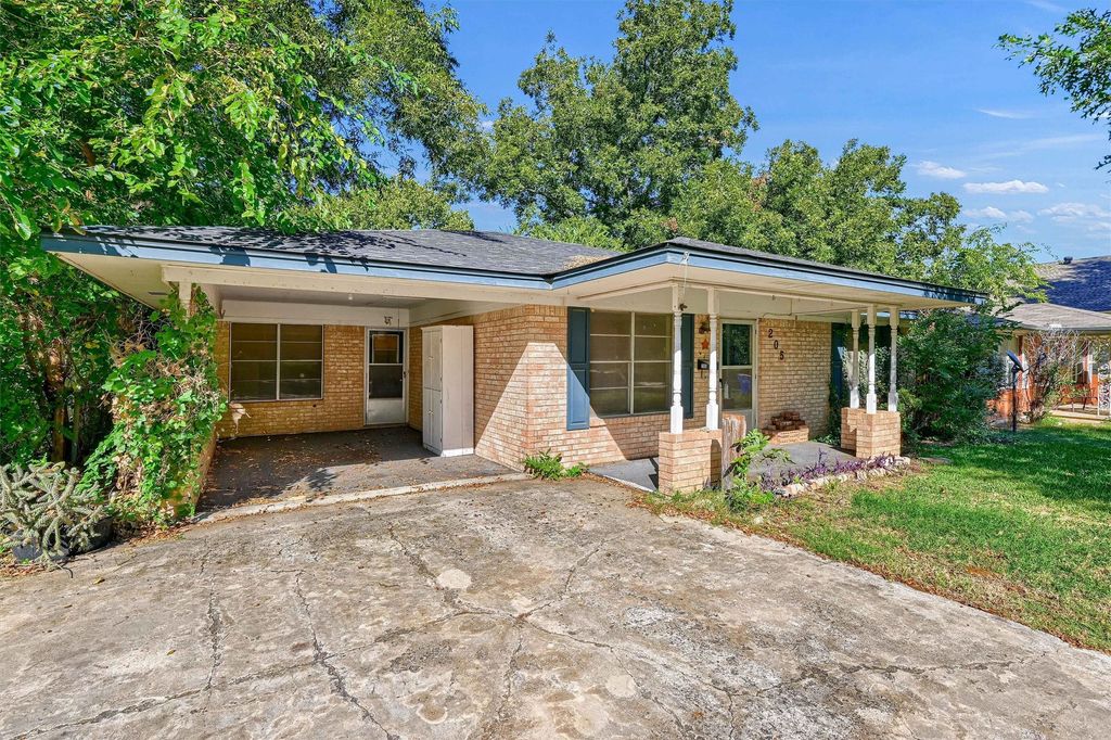 205 N Union Street, Whitesboro, TX 76273