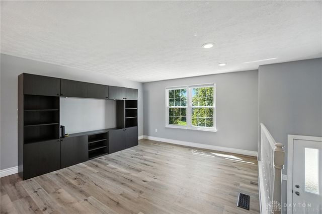 6045 Pine Glen Lane, Dayton, OH 45424