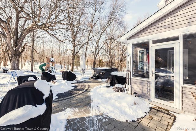 9522 Chalfonte Drive, Green Oak Township, MI 48116