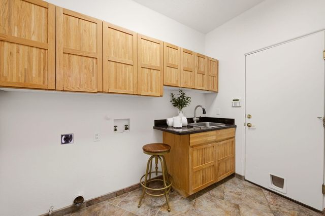 608 Posada Court SE, Albuquerque, NM 87123