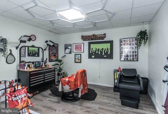 1901 N HOWARD ST, Philadelphia, PA 19122