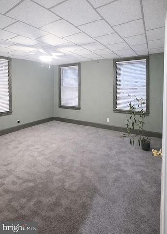 1901 N HOWARD ST, Philadelphia, PA 19122