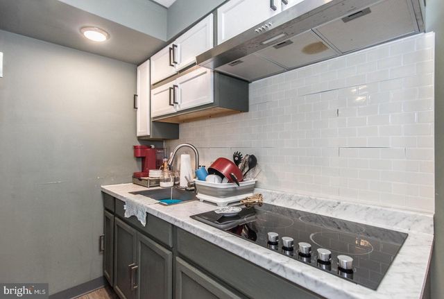 1901 N HOWARD ST, Philadelphia, PA 19122