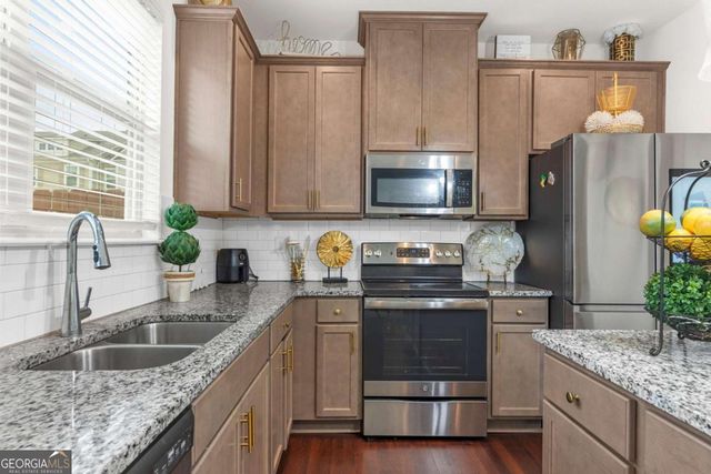 7653 Castle Avenue, Fairburn, GA 30213