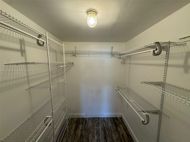 3710 NW 21st St 111, Lauderdale Lakes, FL 33311