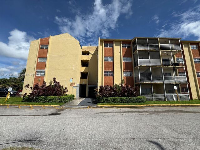 3710 NW 21st St 111, Lauderdale Lakes, FL 33311