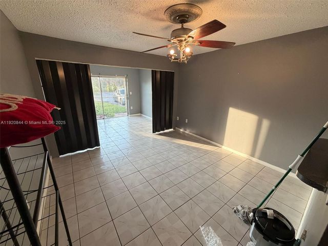 3710 NW 21st St 111, Lauderdale Lakes, FL 33311