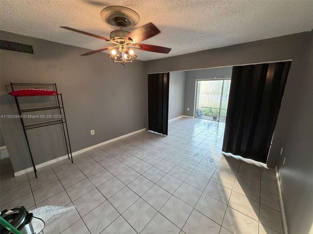 3710 NW 21st St 111, Lauderdale Lakes, FL 33311