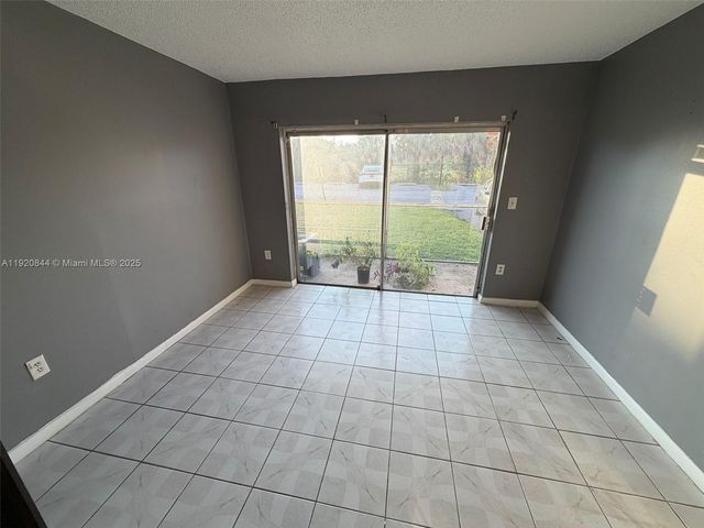 3710 NW 21st St 111, Lauderdale Lakes, FL 33311