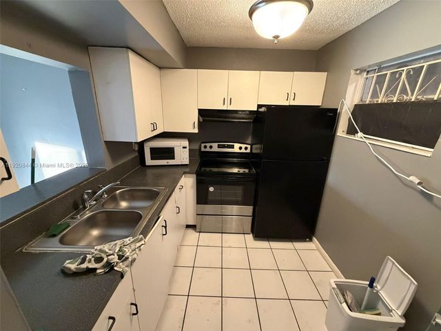 3710 NW 21st St 111, Lauderdale Lakes, FL 33311