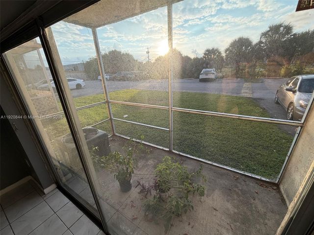 3710 NW 21st St 111, Lauderdale Lakes, FL 33311