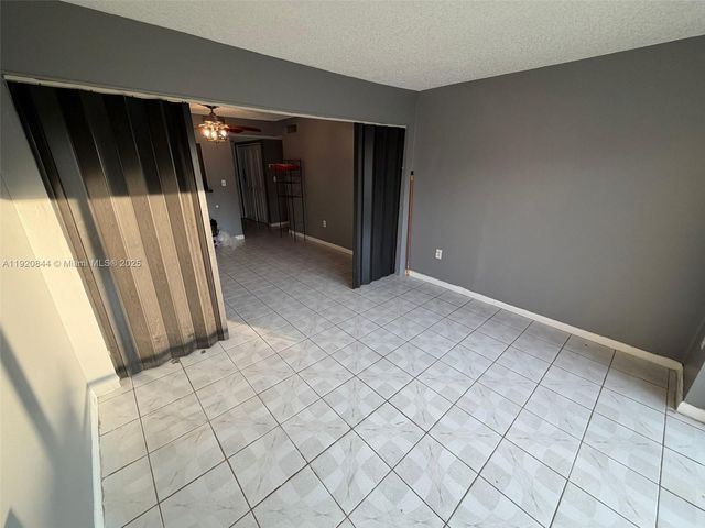 3710 NW 21st St 111, Lauderdale Lakes, FL 33311