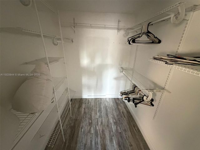 3710 NW 21st St 111, Lauderdale Lakes, FL 33311