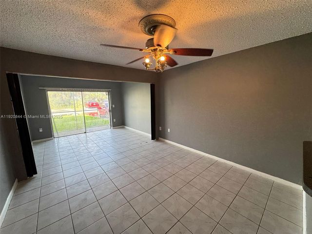 3710 NW 21st St 111, Lauderdale Lakes, FL 33311