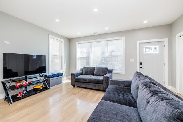 4448 Joliet Avenue, Lyons, IL 60534