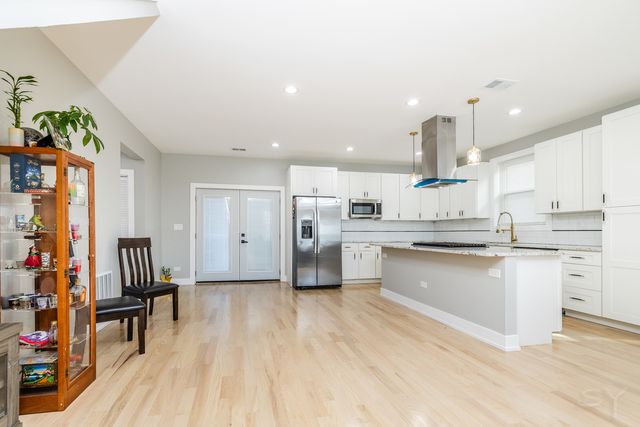 4448 Joliet Avenue, Lyons, IL 60534