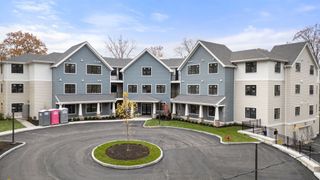 16 Stearns Rd 304, Wellesley, MA 02482