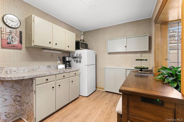 22 Greenway Circle, Syosset, NY 11791