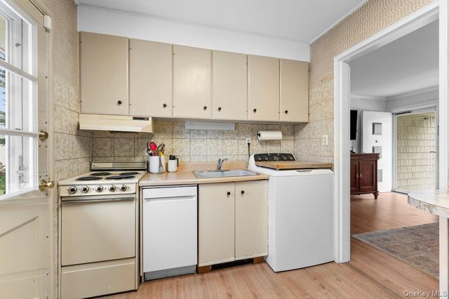 22 Greenway Circle, Syosset, NY 11791