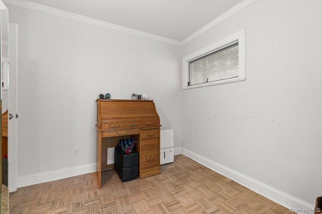 22 Greenway Circle, Syosset, NY 11791