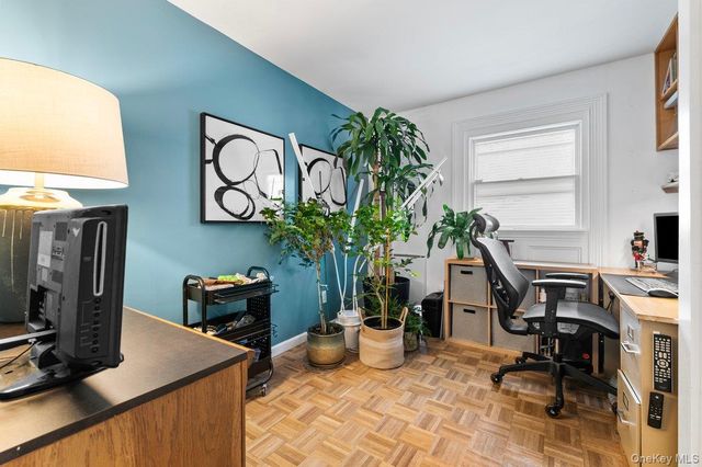 22 Greenway Circle, Syosset, NY 11791