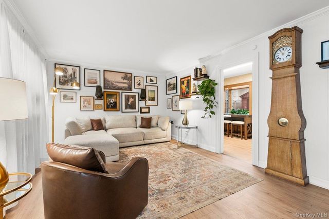 22 Greenway Circle, Syosset, NY 11791